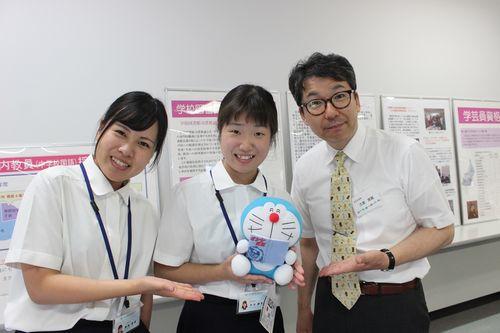 06.学生・教員がお出迎え（日本文学科）.JPG