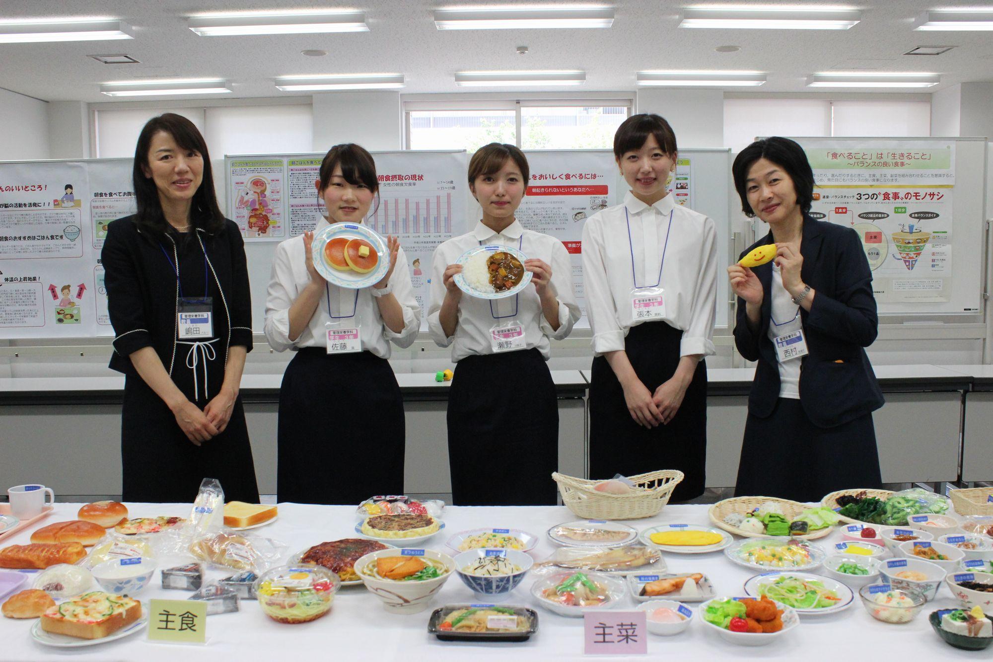 ⑨フードモデルでバイキング（管理栄養学科）.JPG