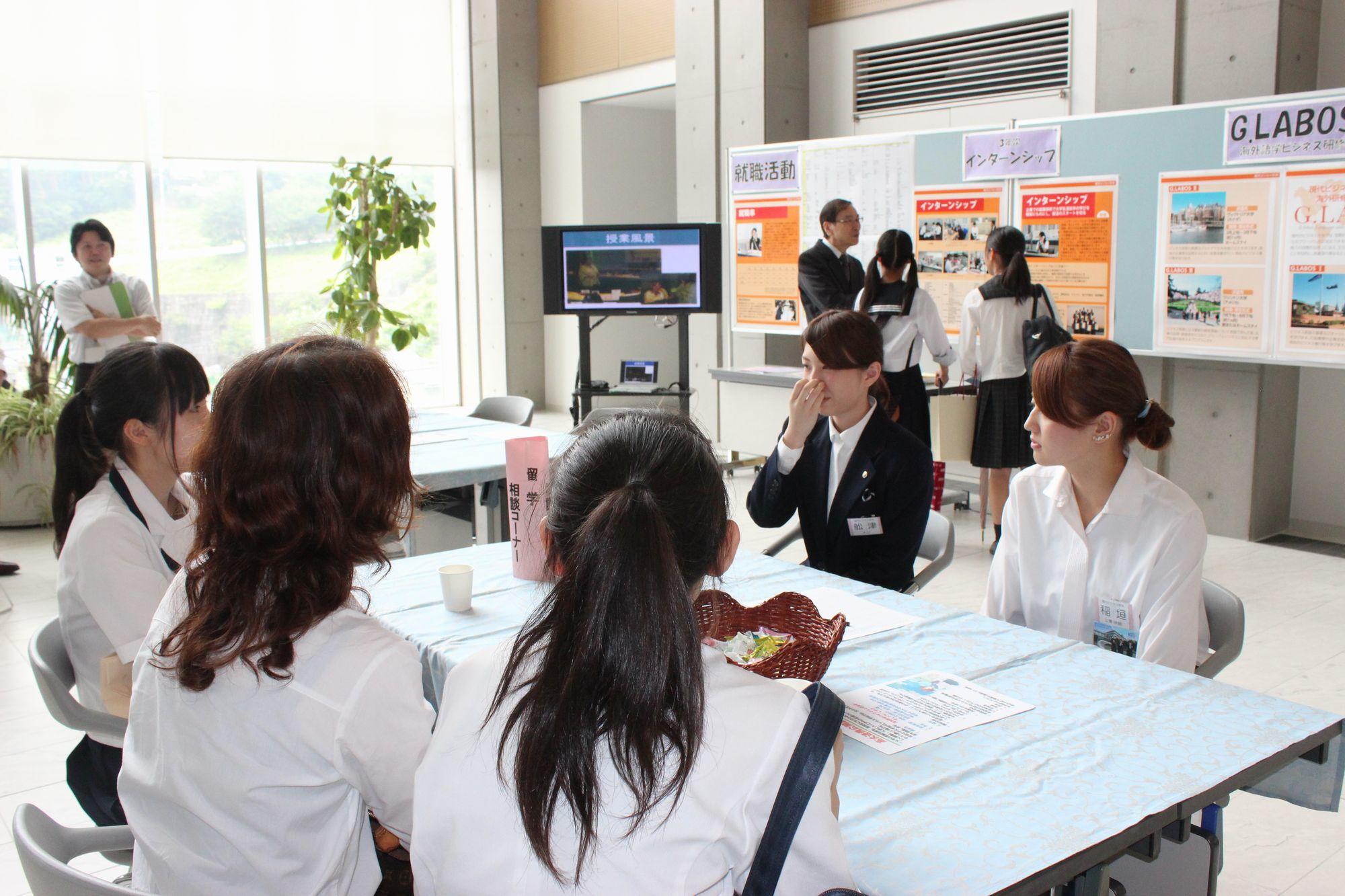 12.相談コーナー（現代ビジネス学科）.JPG