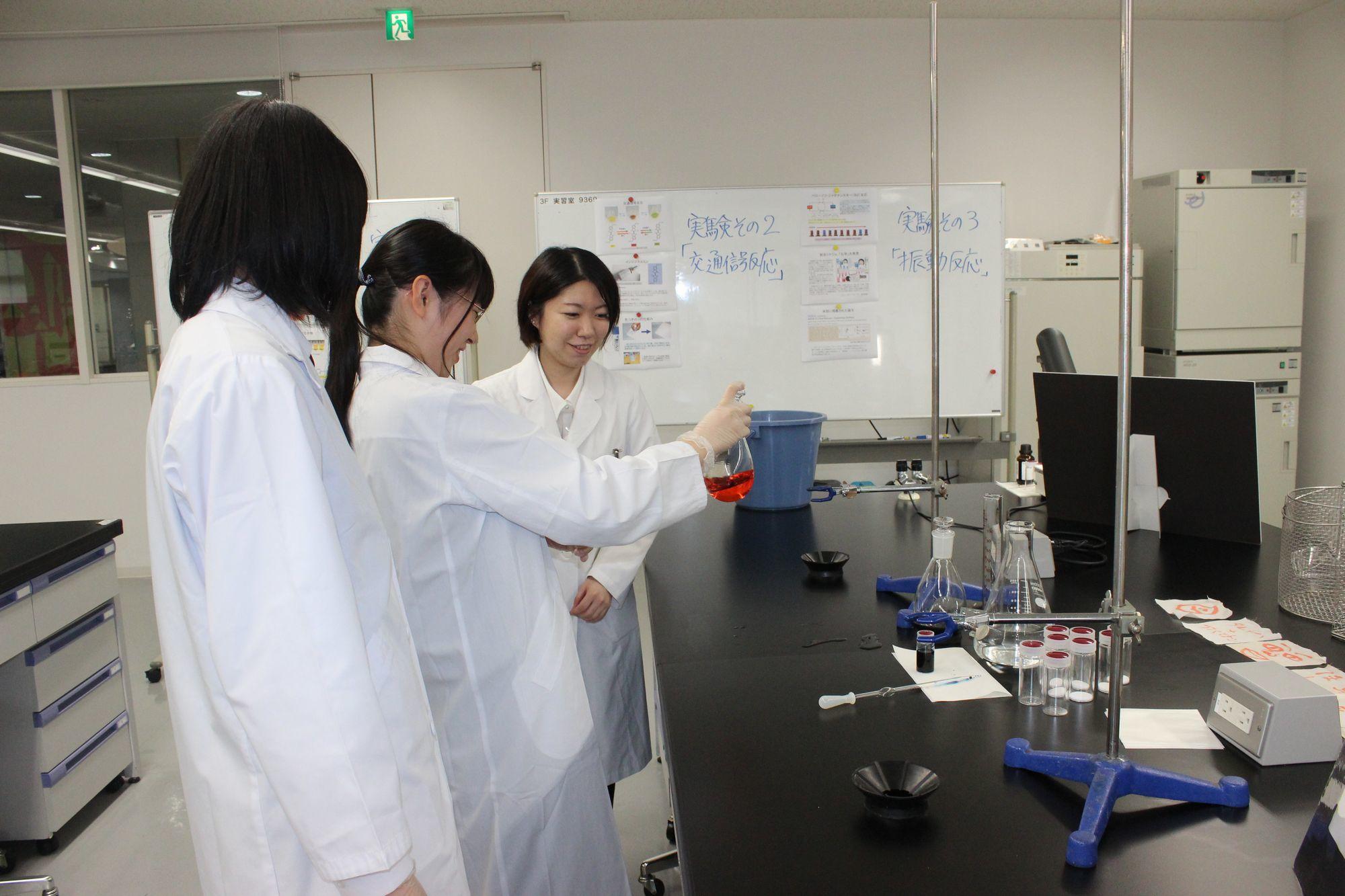 17.薬学実験体験（薬学科）.JPG