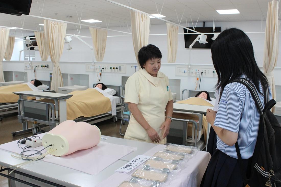 18.体験コーナー（看護学科）.JPG