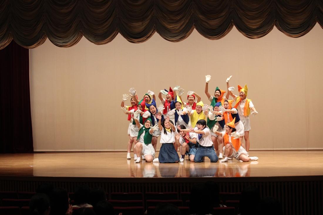19.在学生によるステージ発表（保育科）.JPG