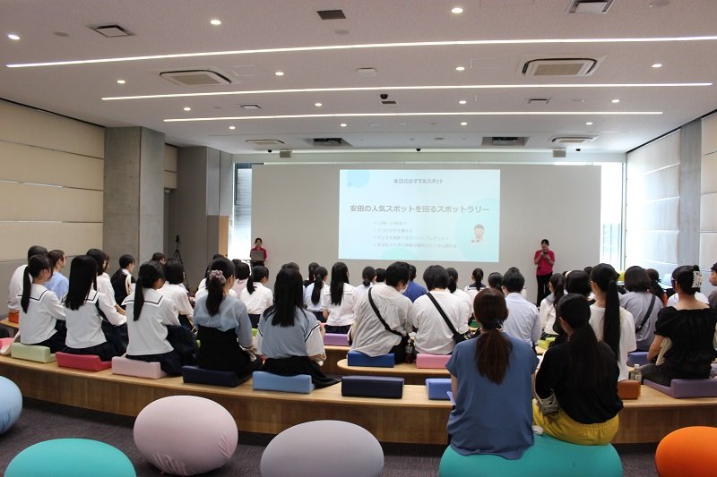 在学生が語るリアルトークショー
