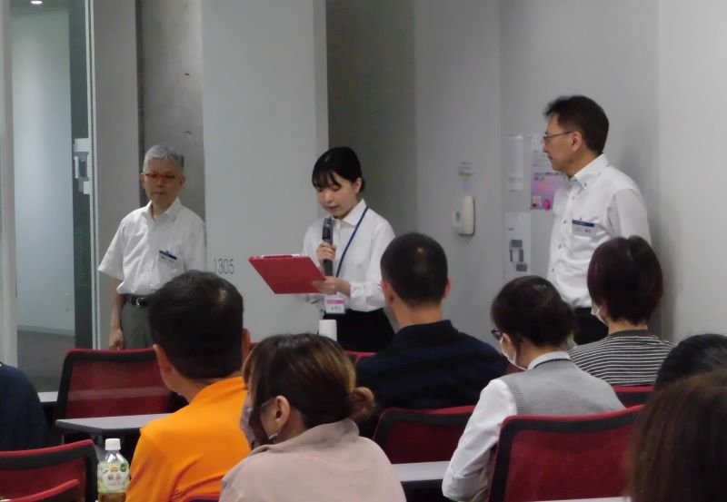 【写真⑤】CIMG0060学生の司会.jpg