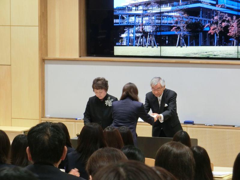 ☆ 祝 ☆ 看護学部開設後、初めての卒業生｜学科ニュース｜看護