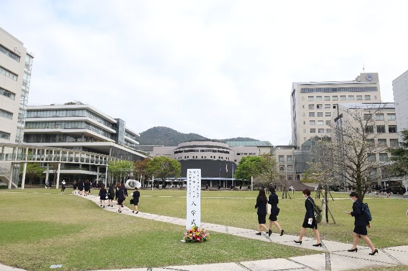 21年度 入学式を挙行しました お知らせ News 安田女子大学 安田女子短期大学
