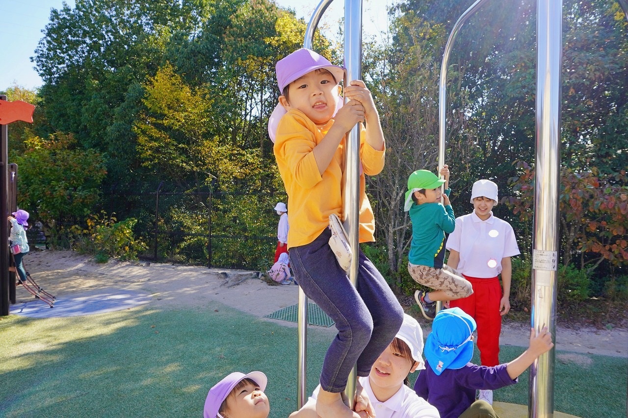 のぼり棒に挑戦！！ – 安田幼稚園安東園舎